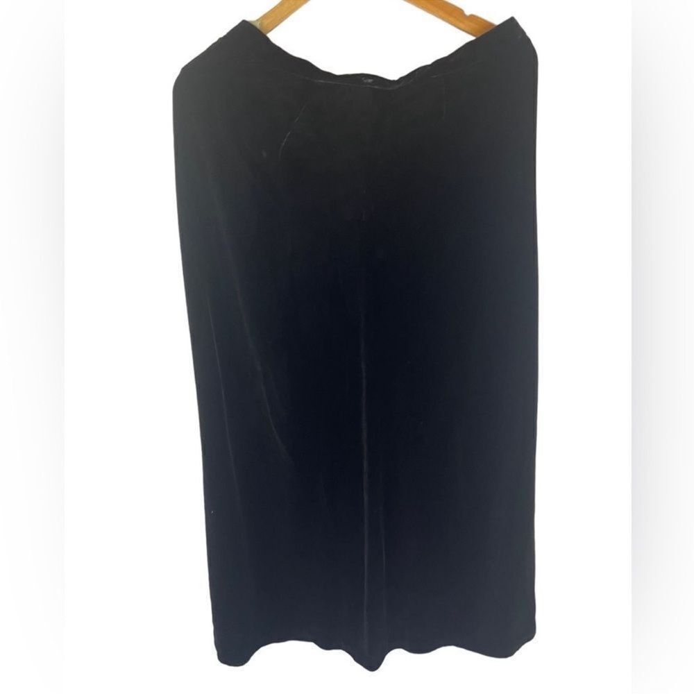 Eddie Bauer Women's‎ Black Long Flare Skirt 82% Rayon
18% Silk Size : 8